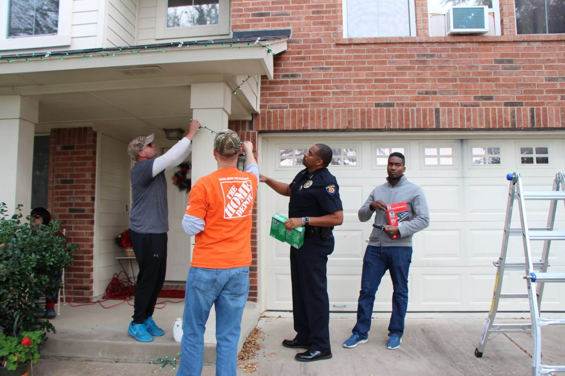 Round Rock Police, community volunteers help those in need decorate ...